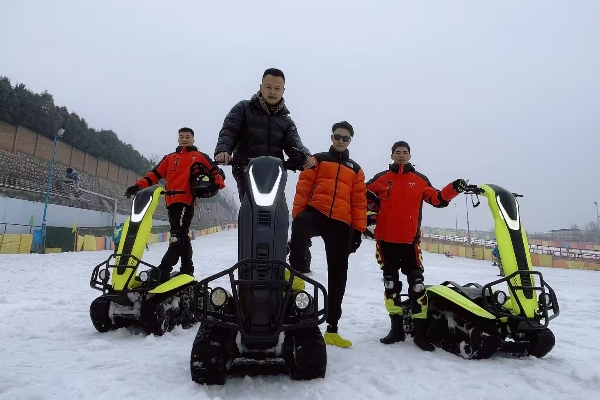 O companheiro perfeito para atividades ao ar livre: em pano elétrico de snowmobile