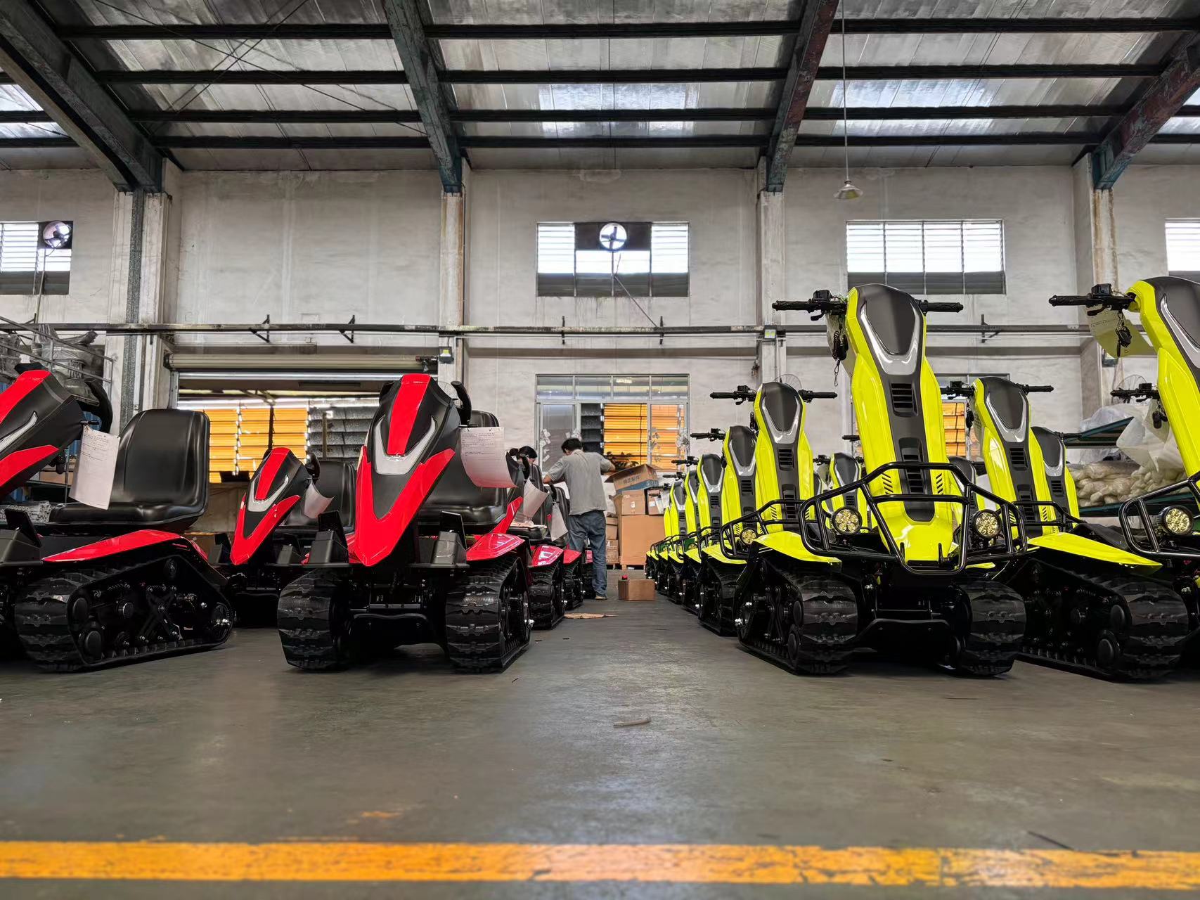 Novo lote de motos de neve (tanque ETV) sai da linha de produção