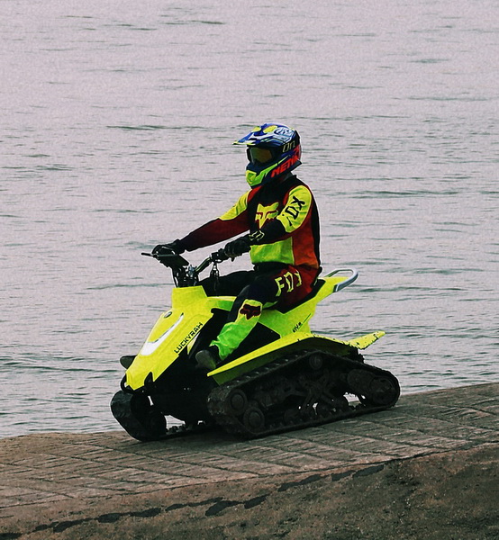 Trilha dupla da bateria de lítio do snowmobile 72V do motor duplo todo o veículo do terreno